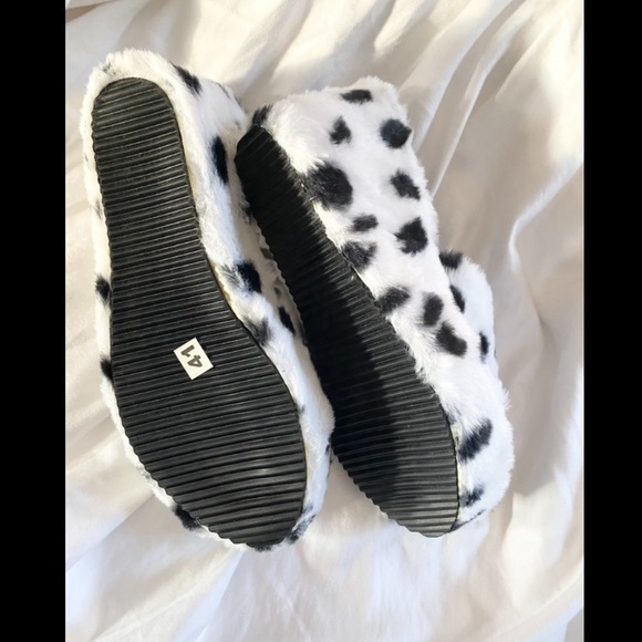 ♣️ NEW COW PRINT WEDGE SLIDES ♠️ - Picture 3 of 6